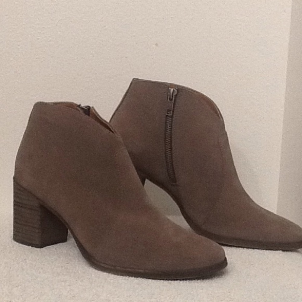 HP🎉🎉 Frye " Nora zip" short ankle boots